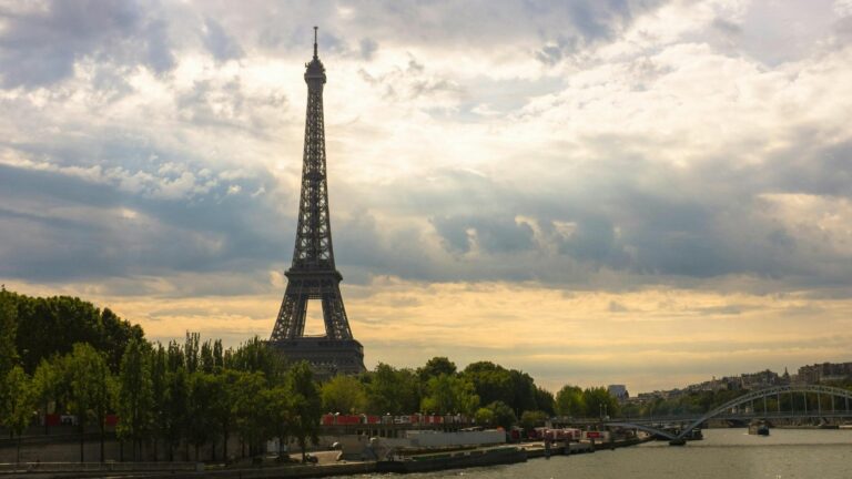 QUESTIS-Eiffel-Tower.jpg