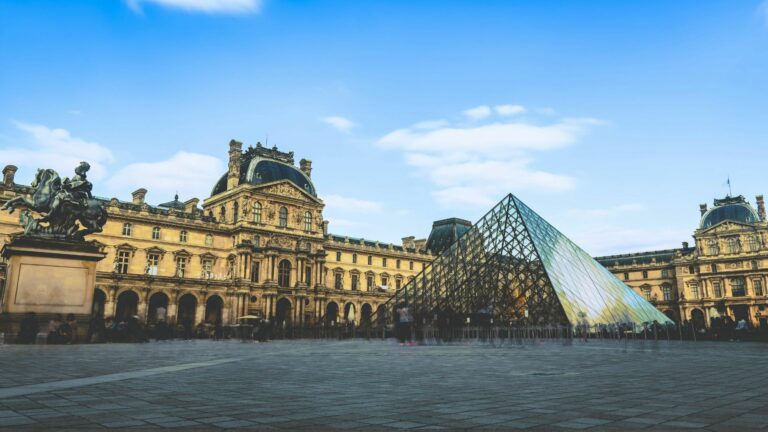 QUESTIS-Louvre.jpg